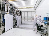 Голландский суд заключил в тюрьму бывшего инженераASML и NXP за передачу секретов производства микросхем в Россию. На фото: ASML Cleanroom EUV (Источник изображения: ASML)