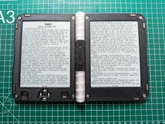 Двухэкранная электронная читалка DIY (Источник изображения: тема spacerower на Reddit)
