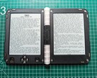 Двухэкранная электронная читалка DIY (Источник изображения: тема spacerower на Reddit)