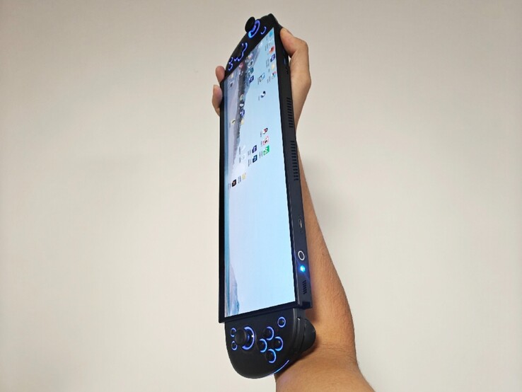 Ультраширокий DIY-переносной прибор длиннее предплечья пользователя. (Источник изображения: PureDIY через BiliBili)