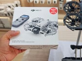 Предполагаемая розничная упаковка DJI Neo 3 рядом с дроном Neo 2.