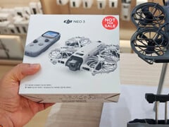 Предполагаемая розничная упаковка DJI Neo 3 рядом с дроном Neo 2.