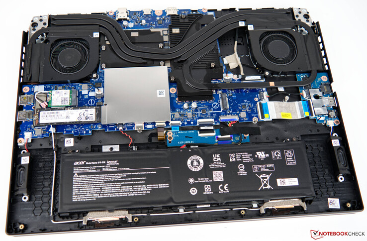 Внутренние компоненты Acer Nitro 5 AN517-55-738R
