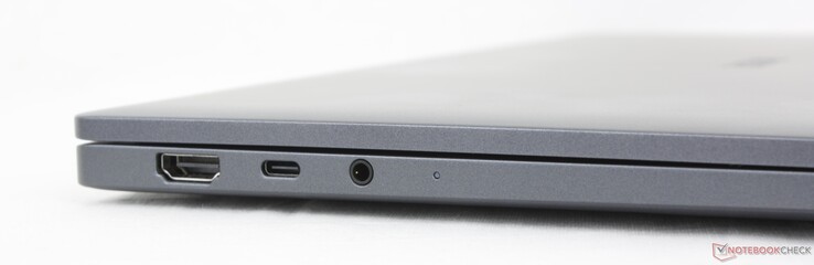 Слева: HDMI 2.1, USB-C Thunderbolt 4 w/ DisplayPort 2.1 + Power Delivery 3.1, гарнитура 3,5 мм