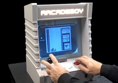 Arcadeboy превращает Game Boy в аркадный автомат с 12-дюймовым экраном (Источник изображения: Chris Fletcher)