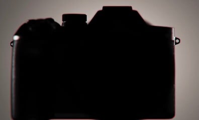 Силуэт камеры Sony RX10 V выглядит совершенно иначе...
