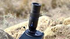 Наряду с Vivo X300 Ultra ожидается выпуск нового телеконвертера и Vivo X300 Max; также сообщается, что на 2026 год запланирован выпуск мини-камеры Vivo.