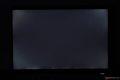 На нашем тестовом устройстве HP EliteBook X G1i 14 заметна яркость подсветки (Источник изображения: Notebookcheck)