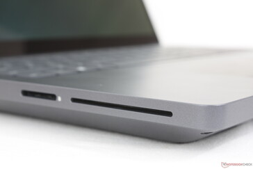 Более сглаженные углы с относительно острыми краями по всему внешнему дизайну