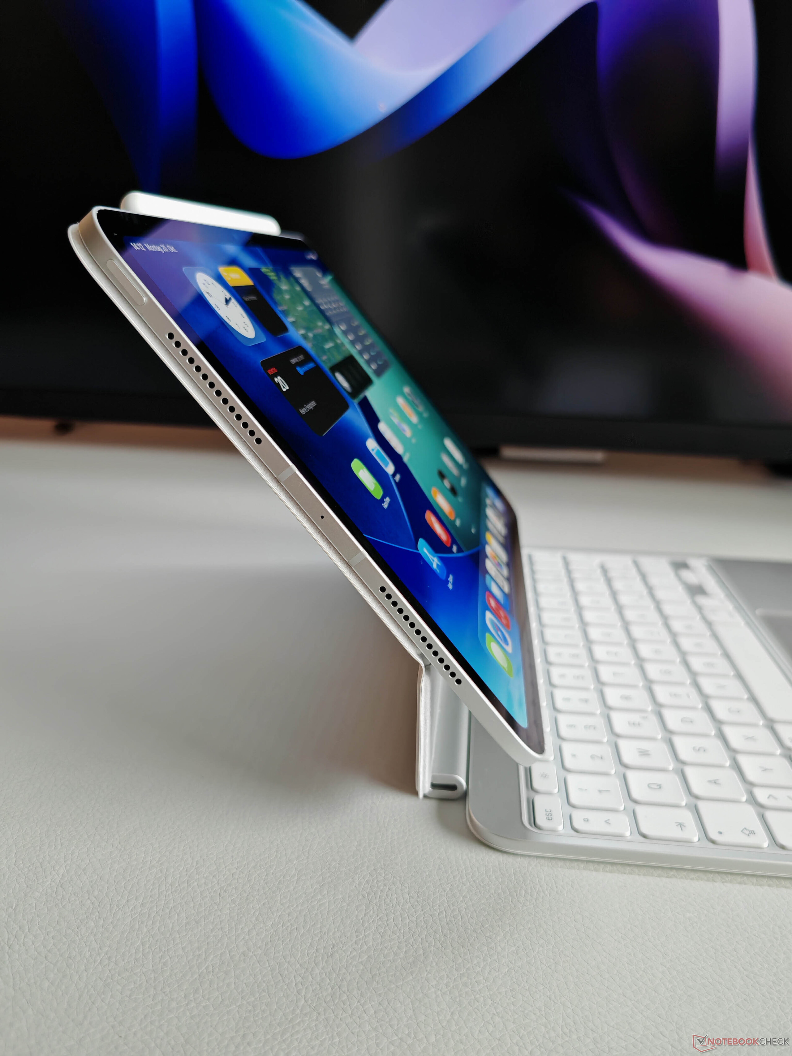 Apple iPad Pro 11 2025 - notebookcheck-ru.com Библиотека