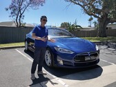 Автомобиль Тома Tesla Model S 70D 2015 года выпуска прошел более 121 000 км или 75 000 миль. (Источник изображения: Ludicrous Feed через YouTube)