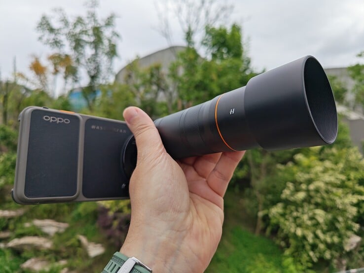 Oppo Find X9 Ultra с телеконвертером