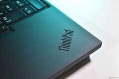 Логотип ThinkPad на ноутбуке Lenovo ThinkPad P16 Gen 3.