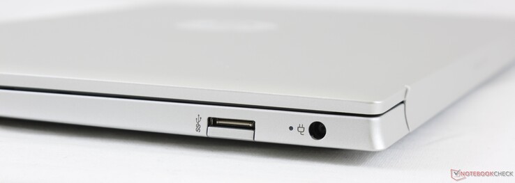 Справа: USB 3.1 Gen 1 (5 Гбит), гнездо питания