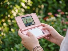 Устройство Anbernic RG DS Plus предназначено для улучшения впечатлений от игры в игры для Nintendo DS.