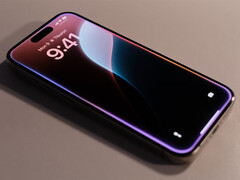 В iPhone 16 Pro используется обычный OLED-дисплей, в отличие от его братьев и сестер iPad Pro. (Источник изображения: Appshunter.io & Unsplash)