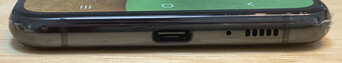 Нижняя грань: порт USB Type-C, микрофон, динамик