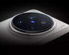 Ожидается, что Vivo X300 Pro превзойдет модель X200 Pro (на фото) в плане оснащения камерами. (Источник изображения: Vivo)