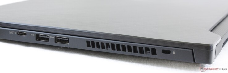 Правая сторона: 2x USB 3.2 Gen. 1 Type-A, слот для замка Kensington