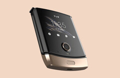 Razr Blush Gold вполне симпатичный, пока ну смотришь на ценник. (Изображение: Motorola)