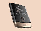 Razr Blush Gold вполне симпатичный, пока ну смотришь на ценник. (Изображение: Motorola)