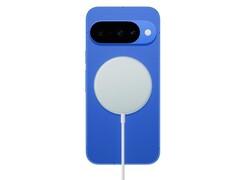 Для Pixel 10 (на фото) не потребуется магнитный чехол для магнитной беспроводной зарядки. (Источник изображения: Эван Бласс)