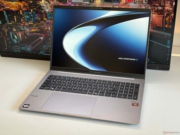 ExpertBook PM5 G2 с качественной IPS-панелью.