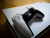 Консоль PlayStation 5 и контроллер DualSense. (Источник изображения: Pexels / Pascal)