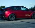 Роботакси Tesla Model Y в ультракрасном цвете. (Источник изображения: @AdanGuajardo/X)