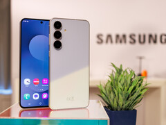 Хорошие характеристики и функции по все более привлекательной цене: Обзор Galaxy S25 FE. (Источник изображения: Даниэль Шмидт)