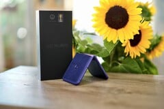 Это действительно особенный продукт, однако в настоящее время другие производители предлагают альтернативы модели Razr Ultra 2026 (Razr 70 Ultra), которые ничем не уступают ей.