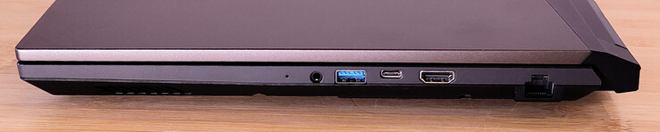 Правая сторона: комбинированный аудио разъем, USB-A 3.2 Gen 1, USB-C 3.2 Gen 1 (DisplayPort), HDMI 2.1 (4K/120 Гц, 8K/60 Гц), Ethernet (1 Гбит/с)