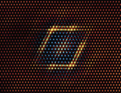 При добавлении половины процента лития сфероподобный осадок в системе Cu-Ta превращается в стабильную кубовидную структуру (на фото). (Источник изображения: SciTechDaily)