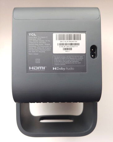 TCL C1 требует 75 Вт энергии от шнура переменного тока, подключенного к его нижней части. (Источник изображения: Notebookcheck)