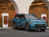 Автомобиль Kia EV на зарядке Supercharger. Tesla открыла свою зарядную сеть для автомобилей Kia EV в Северной Америке (Источник изображения: Kia)