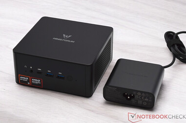 Minisforum EliteMini UM890 с блоком питания (19 В; 6,32 А)