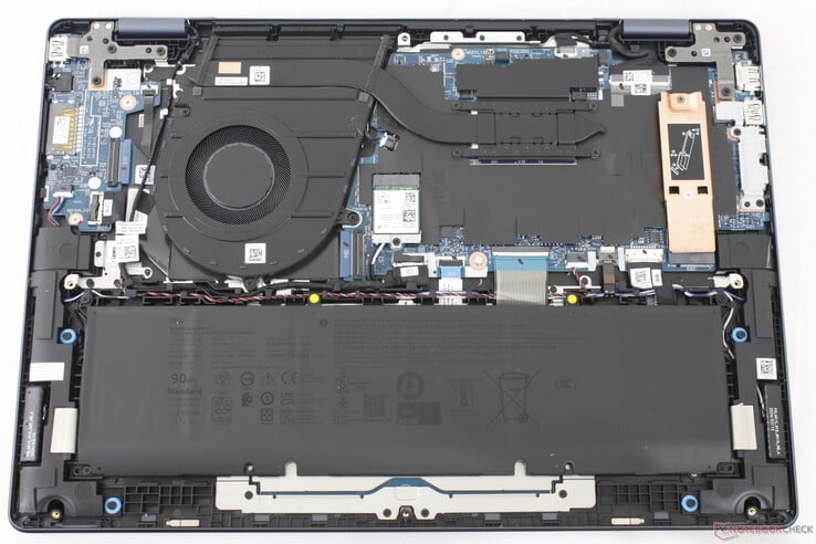 Dell Inspiron 16 Plus 7640 2-в-1 для сравнения