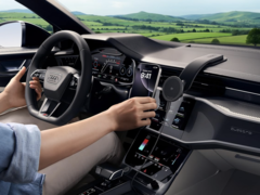 Беспроводное автомобильное зарядное устройство Nano от Anker (на фото) уже поступило в продажу по всему миру. (Источник изображения: Anker)