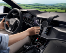 Беспроводное автомобильное зарядное устройство Nano от Anker (на фото) уже поступило в продажу по всему миру. (Источник изображения: Anker)