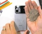 Смартфон Honor Robot Phone не должен подвергаться чрезмерному загрязнению, по крайней мере, его камера с подвесом.