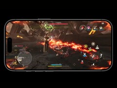 Игровой процесс на iPhone 17 Pro Max с чипом A19 Pro, демонстрирующий высокоинтенсивный бой с детализированной графикой и экранным управлением. (Источник изображения: Apple)
