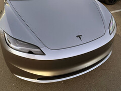 Модель 3 2026 года с камерой на переднем бампере и рычажком сигнала поворота. (Источник изображения: Sawyer Merritt/X)