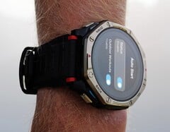В Amazfit T-Rex Dual Solar солнечные элементы расположены спереди и сзади.