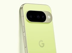 Google Pixel 11, очевидно, будет предлагаться в чуть более темных цветах, чем изображенный на фото Pixel 10.