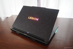 Экстравагантный не только в плане аппаратного обеспечения: Lenovo Legion 9 18. (Источник изображения: Notebookcheck)