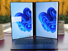 Модульный ноутбук работает на базе процессора Arrow Lake. На фото: система в конфигурации с двумя дисплеями.