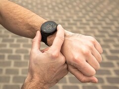 Смарт-часы Forerunner 55 от Garmin (на фото) получили новое стабильное обновление. (Источник изображения: Garmin)