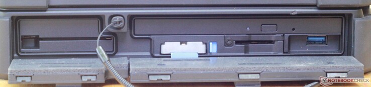 Справа: Отсек смарт-карт, стилус, дисковод Blu-Ray, отсек накопителя данных NVMe, картридер SD, USB 3.0 Type A