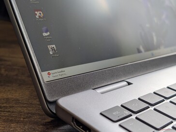В модели Dell 16 Plus нет опций OLED или сенсорного экрана