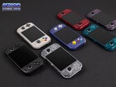 Семь цветов, в которых была выпущена модель Pocket Nova от Retroid, вживую.